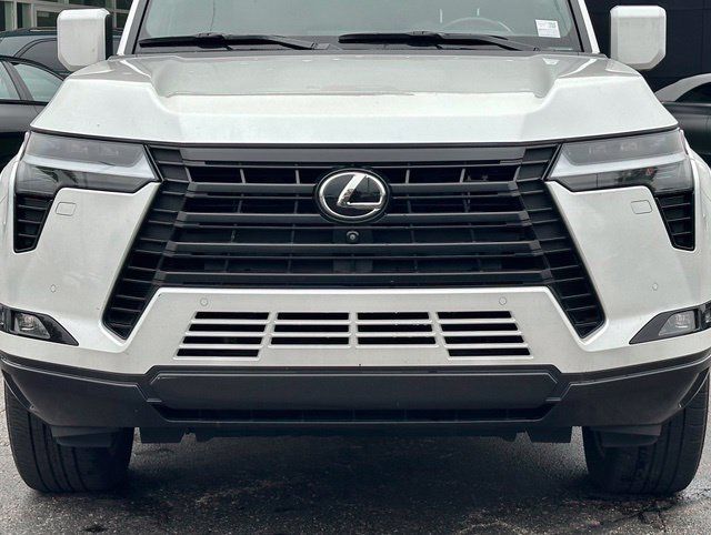 Used 2024 Lexus GX 550 w/ Accessory Package (31) AWD/4WD image 4