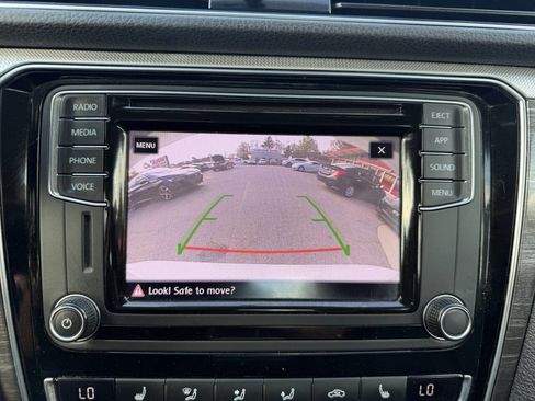 Used 2018 Volkswagen Passat 2.0T SE image 37