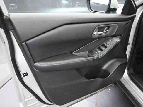 Used 2025 Nissan Rogue SV AWD/4WD image 28