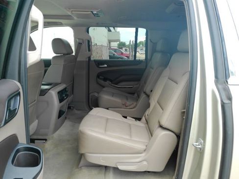 Used 2016 Chevrolet Suburban LT RWD image 17