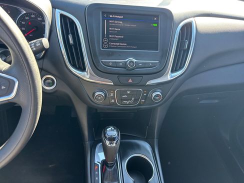 Used 2021 Chevrolet Equinox LT image 3