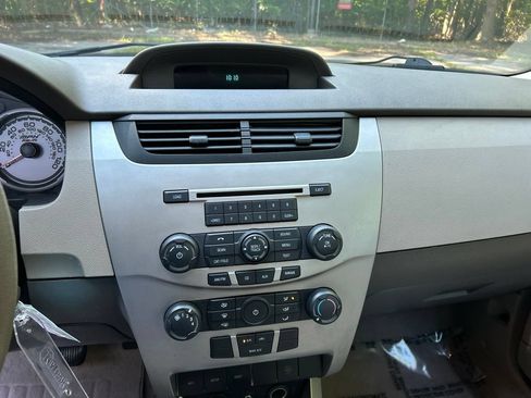 Used 2009 Ford Focus SE FWD image 16