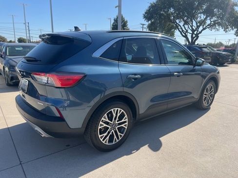 Used 2020 Ford Escape SEL image 3