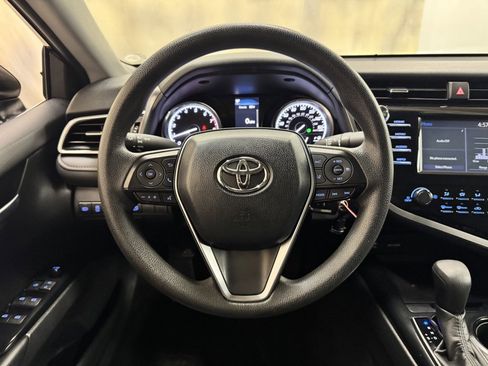 Used 2018 Toyota Camry L image 18