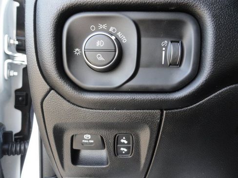 Used 2020 RAM 1500 Big Horn AWD/4WD image 13