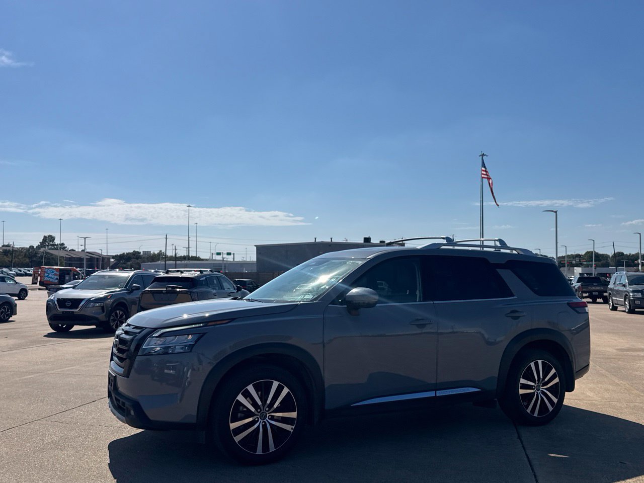 Used 2024 Nissan Pathfinder Platinum FWD image 12