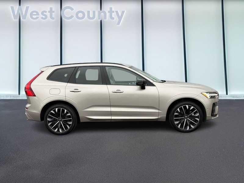 Used 2026 Volvo XC60 B5 Ultra AWD/4WD image 2