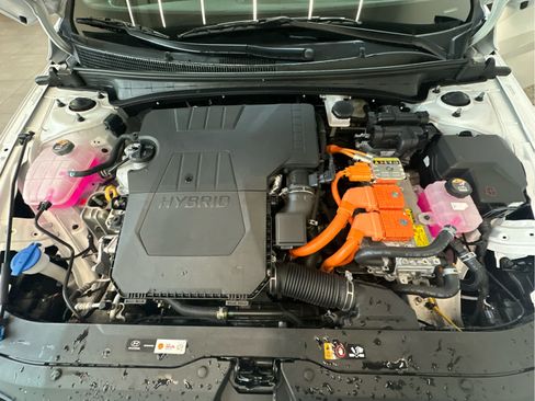Used 2025 Hyundai Elantra SEL FWD image 19