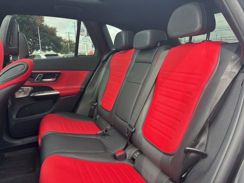Used 2025 Mercedes-Benz GLC 300 4MATIC image 12