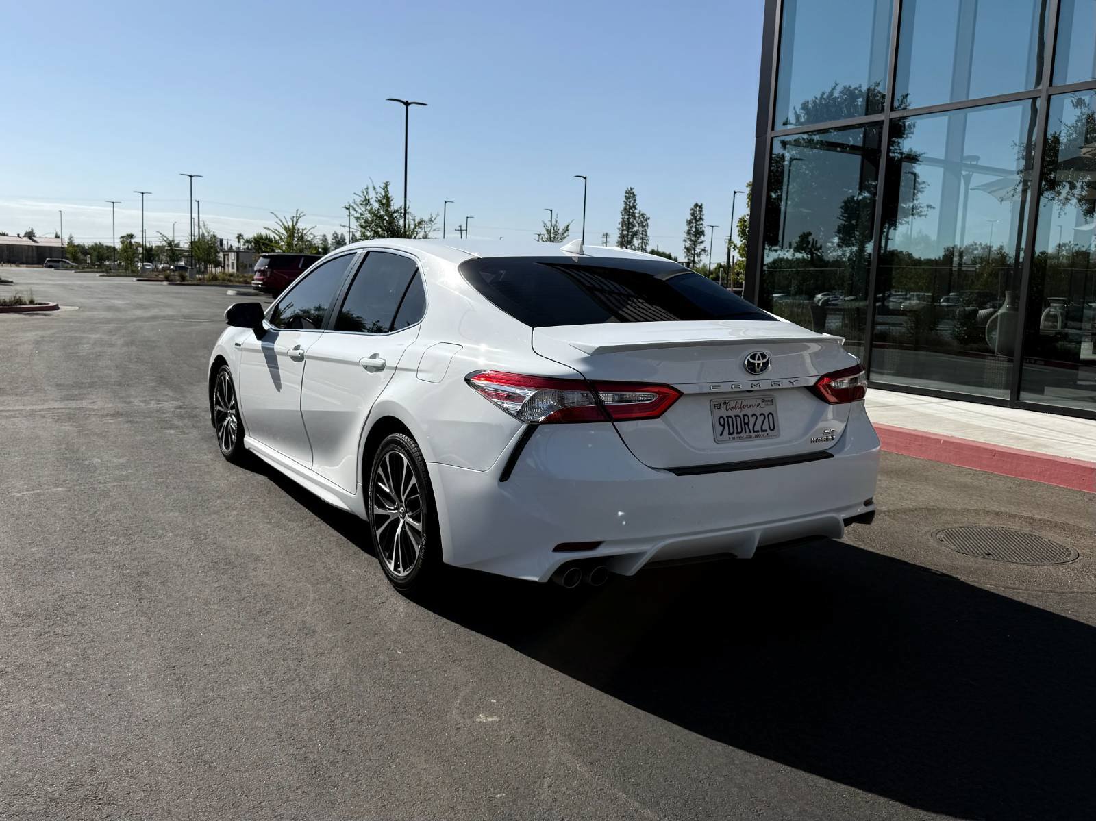 Used 2020 Toyota Camry SE w/ Carpet Mat Package FWD image 11