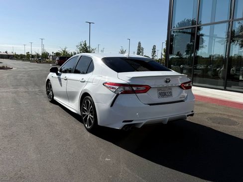 Used 2020 Toyota Camry SE w/ Carpet Mat Package FWD image 11