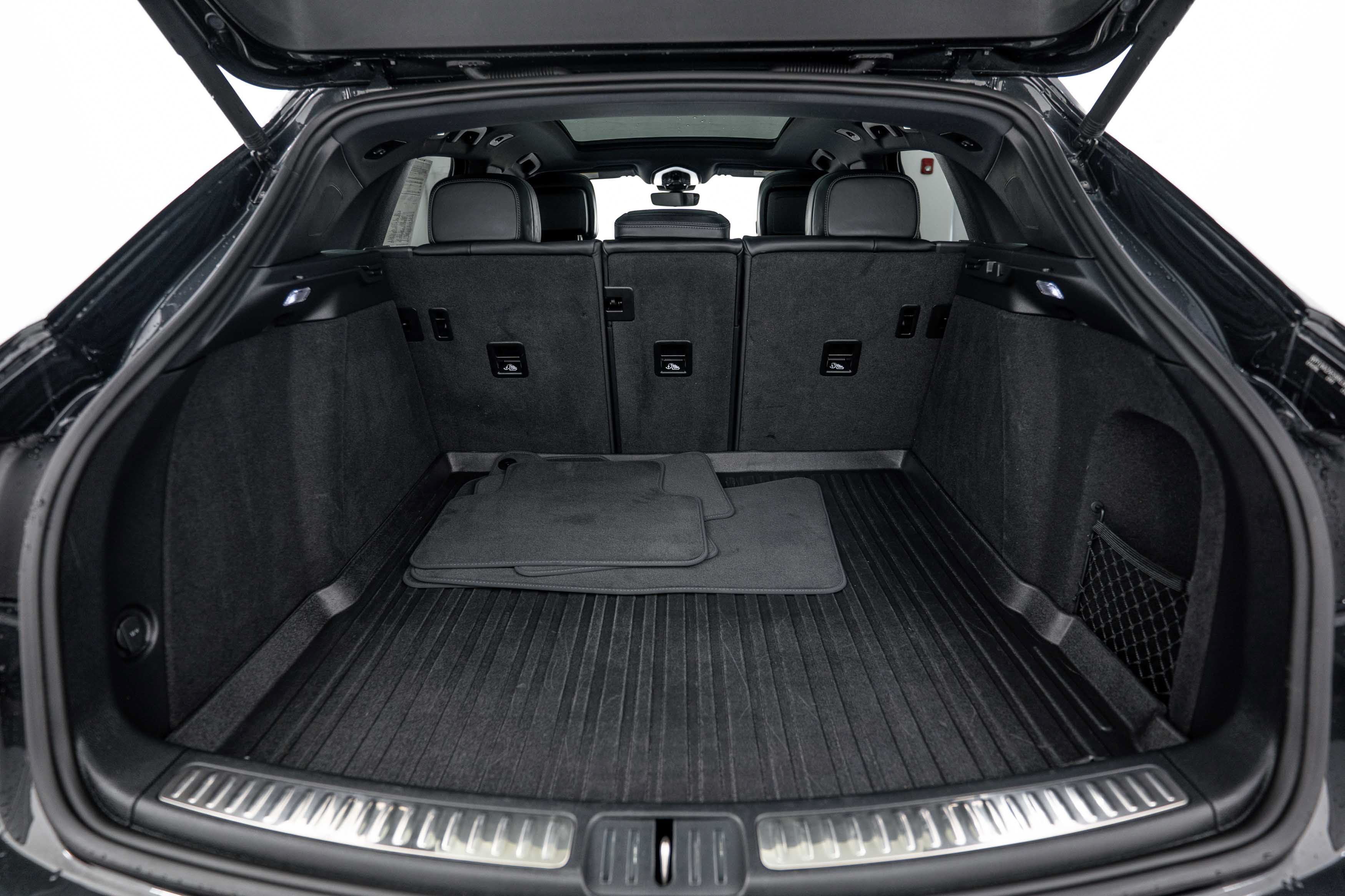 Certified 2024 Porsche Macan AWD/4WD image 25