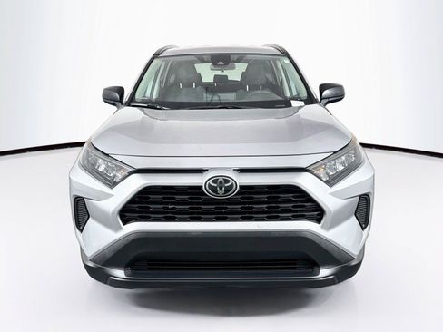 Used 2020 Toyota RAV4 LE FWD image 7