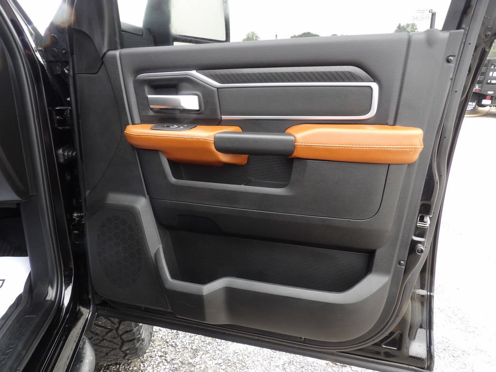 Used 2025 RAM 3500 Big Horn AWD/4WD image 37