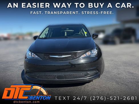 Used 2023 Chrysler Voyager LX FWD image 8