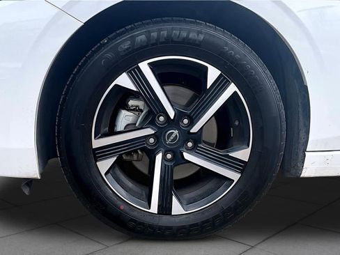 Used 2024 Nissan Sentra SV FWD image 11