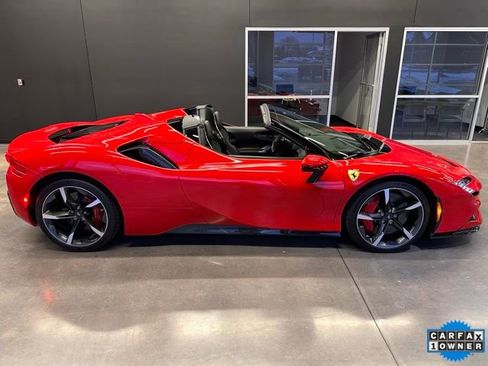 Used 2023 Ferrari SF90 Spider image 3