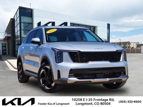 Certified 2025 Kia Sorento EX AWD/4WD image 1