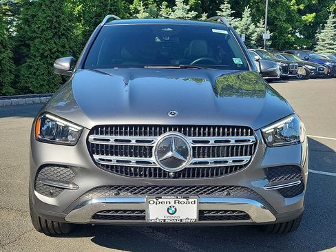 Used 2025 Mercedes-Benz GLE 450e 4MATIC image 2