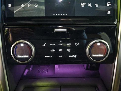 New 2024 Land Rover Discovery Metropolitan Edition image 22