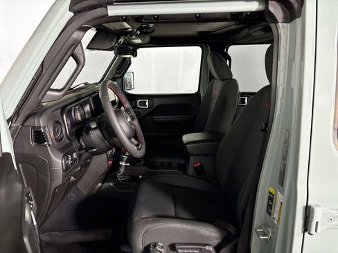 Used 2024 Jeep Wrangler Unlimited Rubicon w/ Convenience Group AWD/4WD image 11