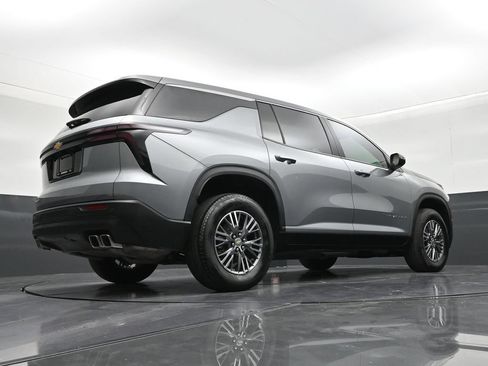 Used 2024 Chevrolet Traverse LS FWD image 24