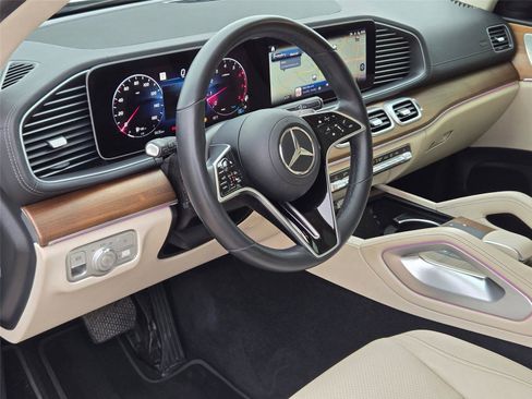 Used 2024 Mercedes-Benz GLS 450 4MATIC image 10