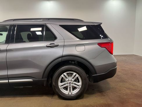 Used 2023 Ford Explorer XLT AWD/4WD image 36
