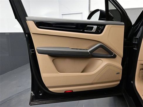 Used 2020 Porsche Cayenne image 7