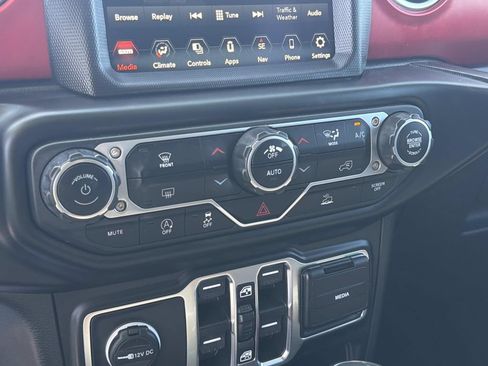 Used 2023 Jeep Wrangler Unlimited Rubicon AWD/4WD image 5