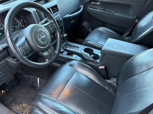 Used 2012 Jeep Liberty Sport AWD/4WD image 10