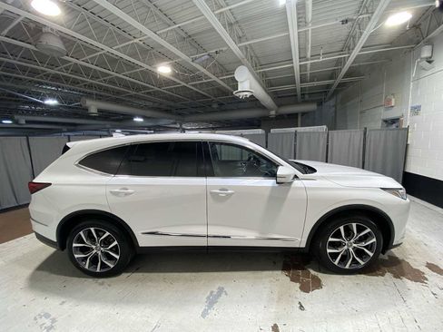 Used 2024 Acura MDX SH-AWD w/ Technology Package image 27