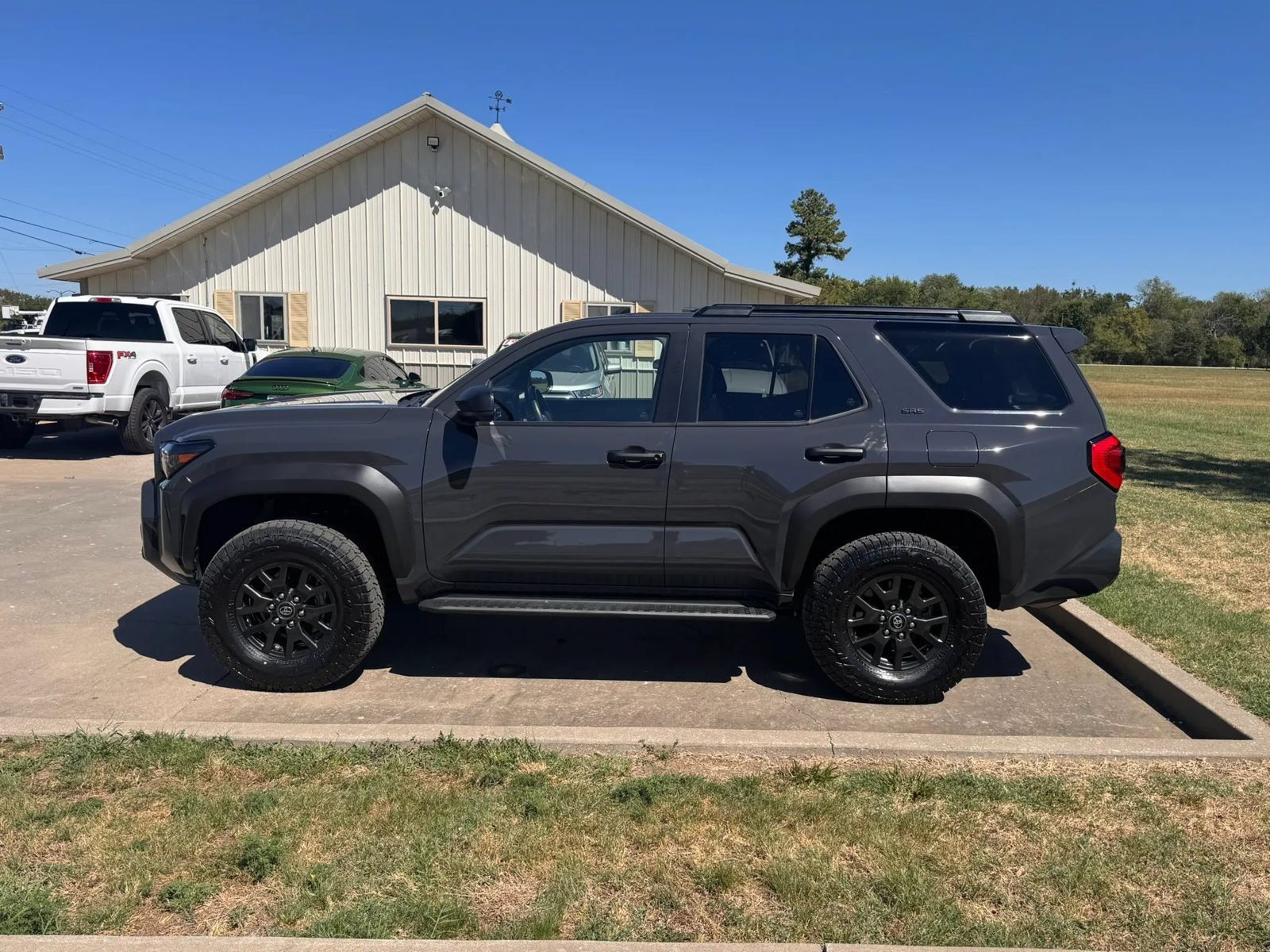 Used 2025 Toyota 4Runner SR5 AWD/4WD image 9