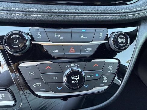 New 2027 Chrysler Pacifica Select FWD image 29
