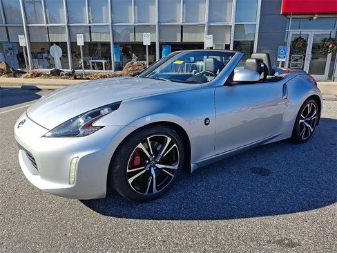 Used 2018 Nissan 370Z Touring Sport image 3