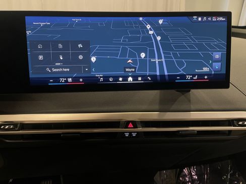 Used 2025 BMW iX xDrive50 w/ Premium Package image 22