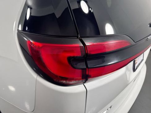 Used 2023 Chrysler Pacifica Touring-L FWD image 30