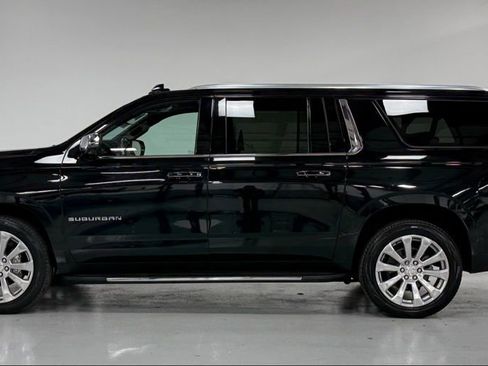 Used 2021 Chevrolet Suburban Premier w/ Premium Package image 1