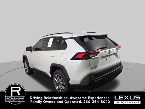 Used 2022 Toyota RAV4 XLE Premium AWD/4WD image 10