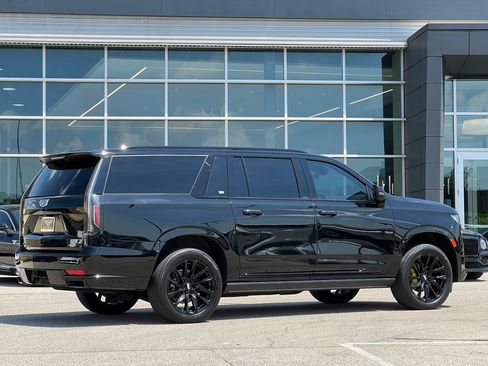 Used 2023 Cadillac Escalade ESV Sport Platinum w/ LPO, ONYX Package AWD/4WD image 5