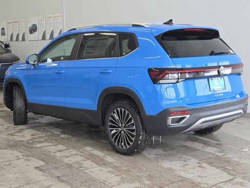 New 2026 Volkswagen Taos SE image 6