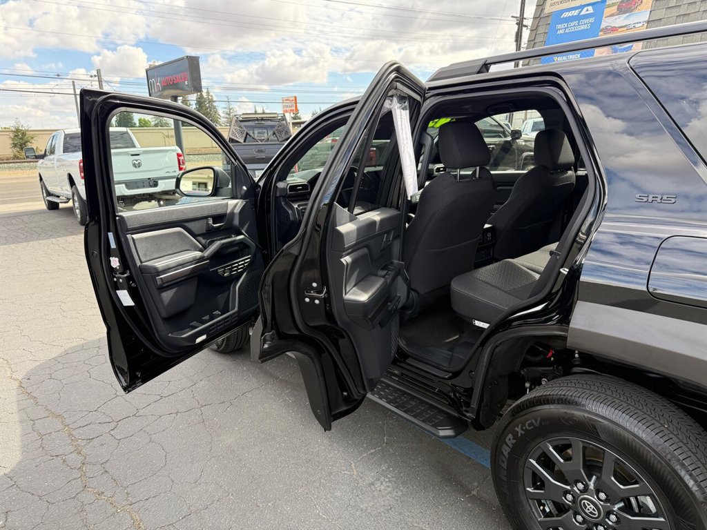 Used 2025 Toyota 4Runner SR5 AWD/4WD image 15