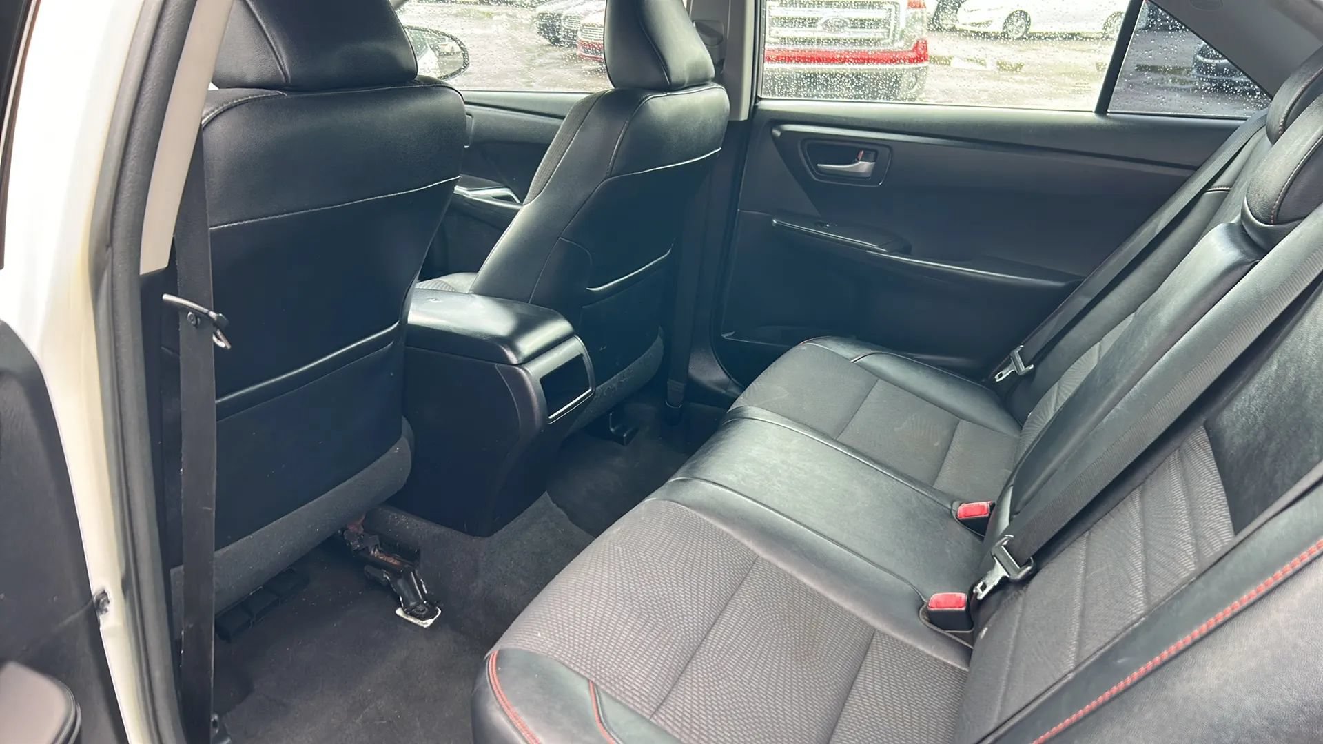 Used 2017 Toyota Camry SE FWD image 4