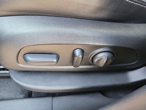 Used 2023 GMC Terrain SLT image 16