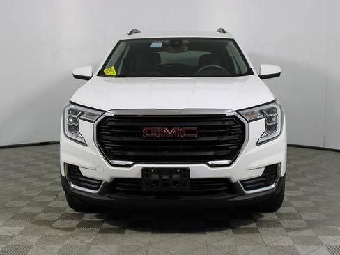 Used 2023 GMC Terrain SLE w/ Driver Convenience Package image 2