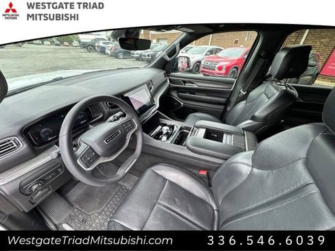 Used 2024 Jeep Wagoneer L Series II w/ Flexible Seating Group AWD/4WD image 8