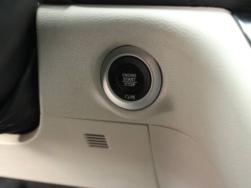 Used 2021 Chrysler Pacifica Touring-L FWD image 31