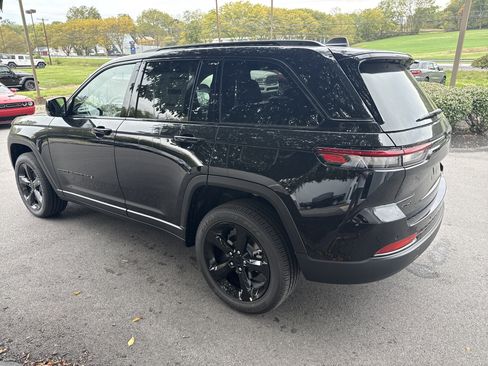 New 2025 Jeep Grand Cherokee Altitude image 6