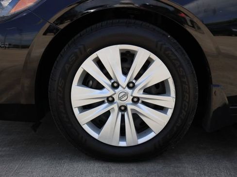 Used 2024 Nissan Sentra S w/ Trunk Package FWD image 9