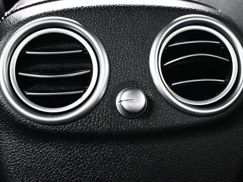 Used 2019 Mercedes-Benz C 300 4MATIC Sedan image 16